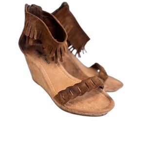 Minnetonka Isabel Fringe Wedge Sandals Brown Suede Women's Size 7 71305 DST Boho